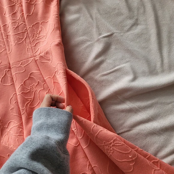 Elegant Coral Floral Dress with side pockets Size Zero - Picture 4 of 8